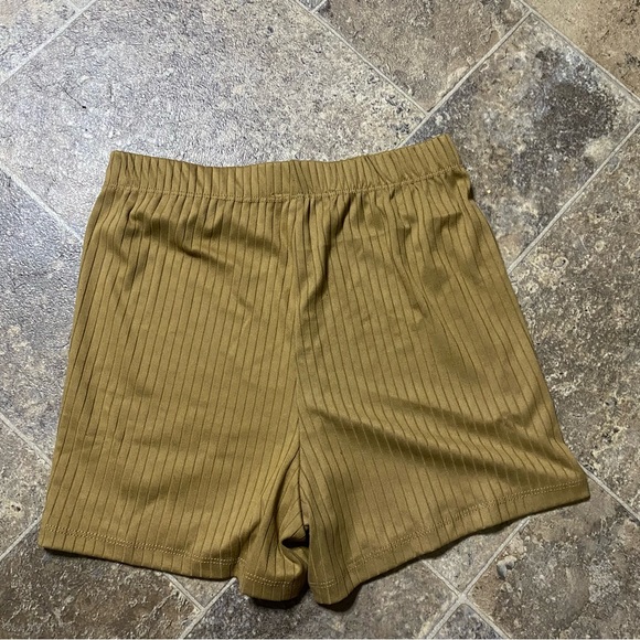 Ribbed High Waisted Fitted Shorts - Picture 5 of 6